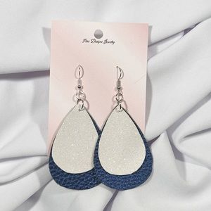 💙Navy Blue & White Earrings💙